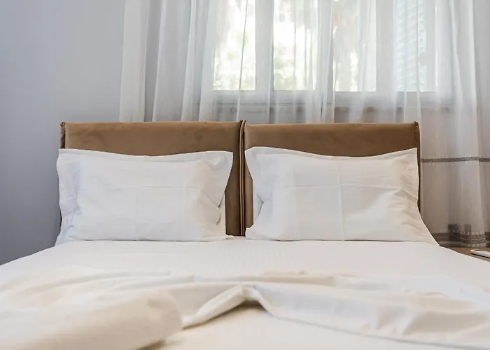 Sr Apartment Golem (Tirana)