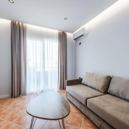 Sr Golem * Golem (Tirana)